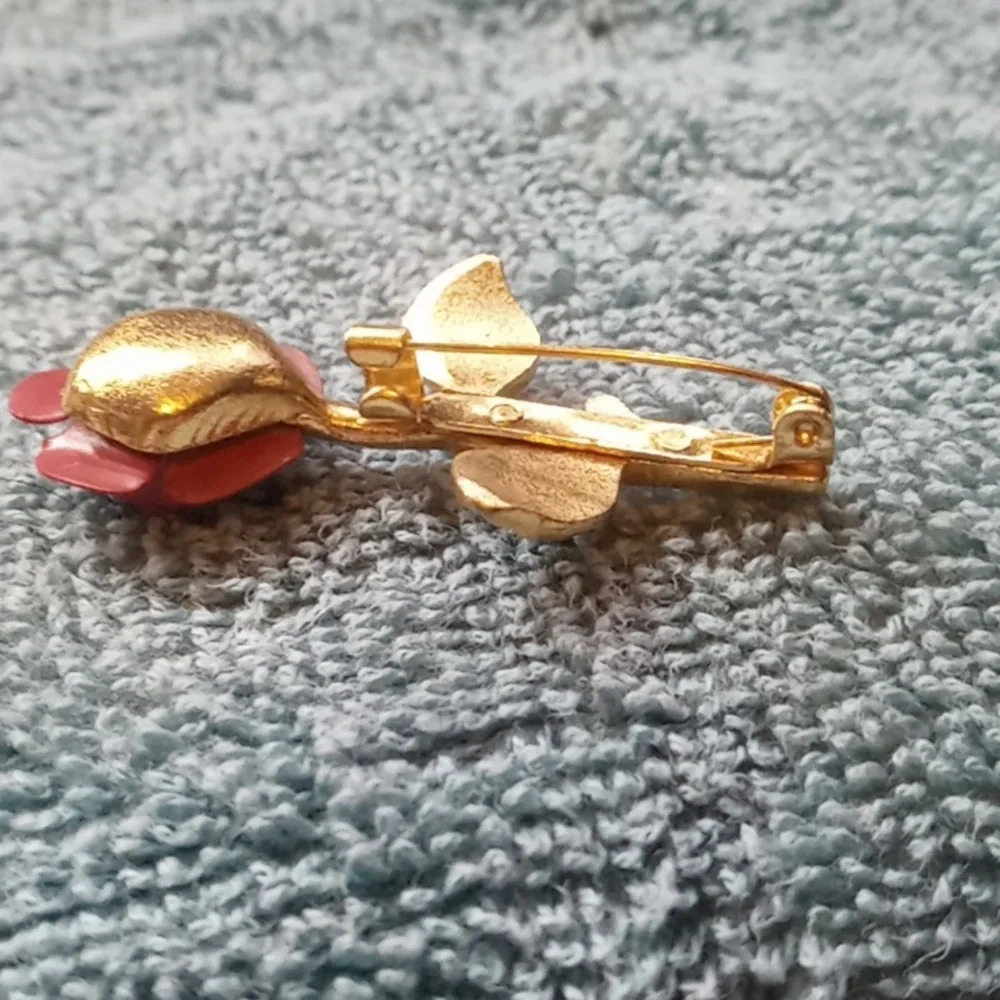 Red Rose Gold Pin - Picture 3 of 3